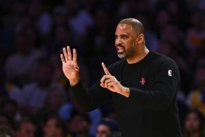 火箭季前赛提速&底角三分效果初显 但乌度卡对防守表现并不满意