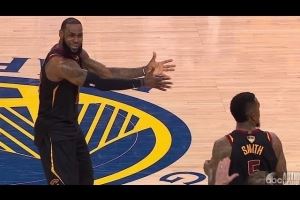 JR： 我知道老詹还在生我气 虽然我没叫暂停但这不影响你是GOAT图片