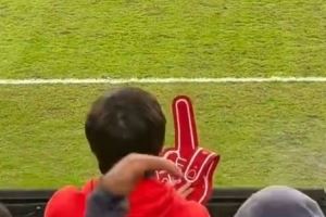 会严惩歧视行为?李璇:中足联重要官员在蓉城vs河南比赛现场